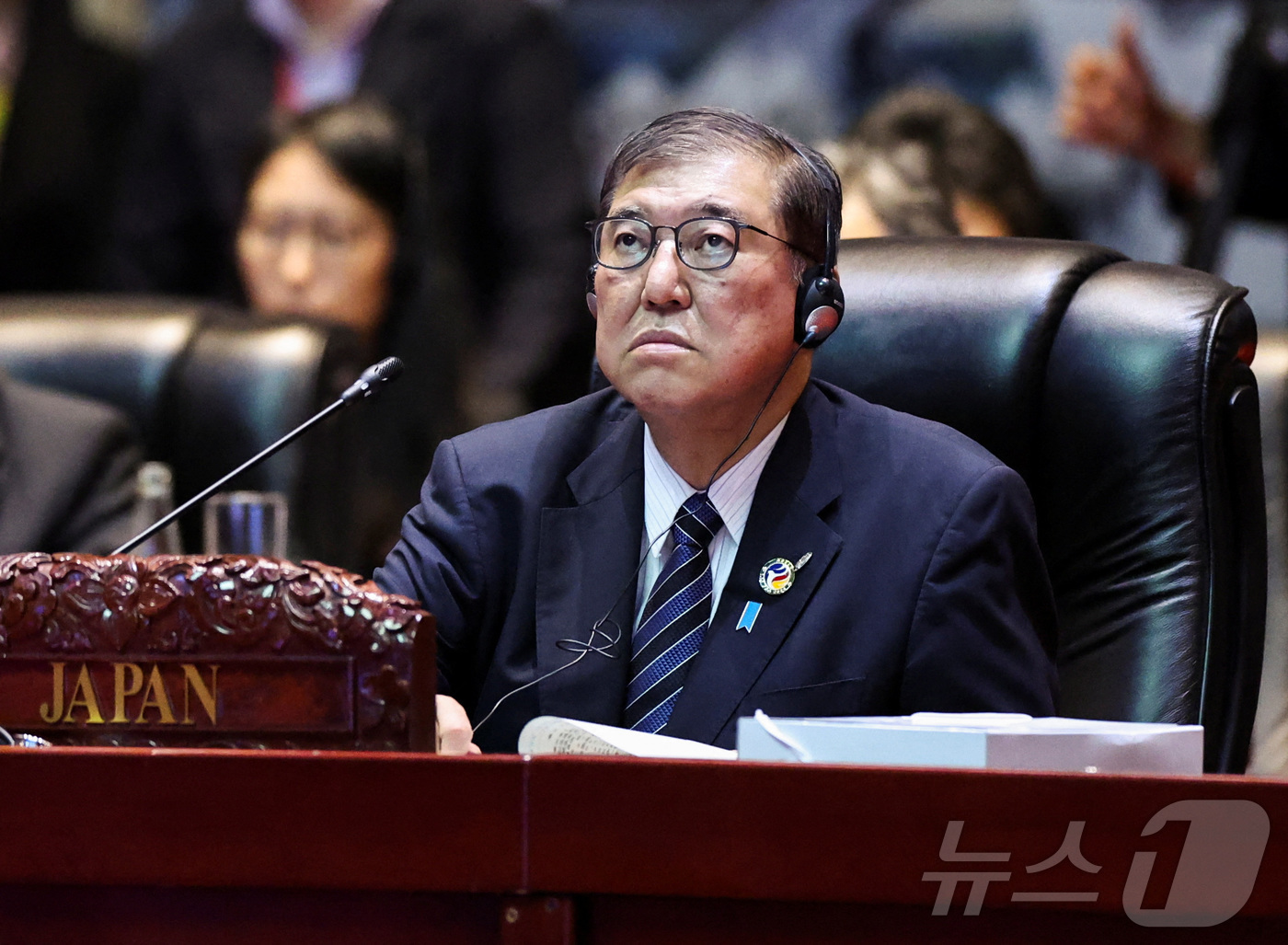 (비엔티안 로이터=뉴스1) 김지완 기자 = 10일(현지시간) 이시바 시게루 일본 총리가 라오스 비엔티안 국립컨벤션센터에서 아세안+3(한국·중국·일본) 정상회의에 참석하고 있다. 2 …