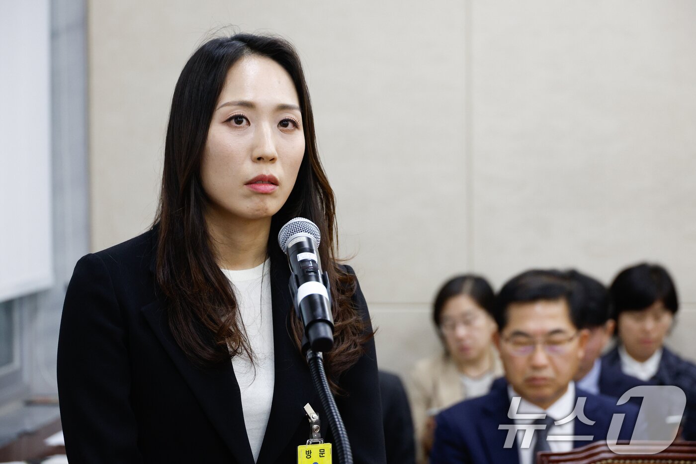 본문 이미지 - 주성원 쿠팡 전무가 10일 오후 서울 여의도 국회 보건복지위원회에서 열린 식품의약품안전처 등 국정감사에 증인 출석해 이수진 더불어민주당 의원 질의에 답하고 있다. 2024.10.10/뉴스1 ⓒ News1 안은나 기자