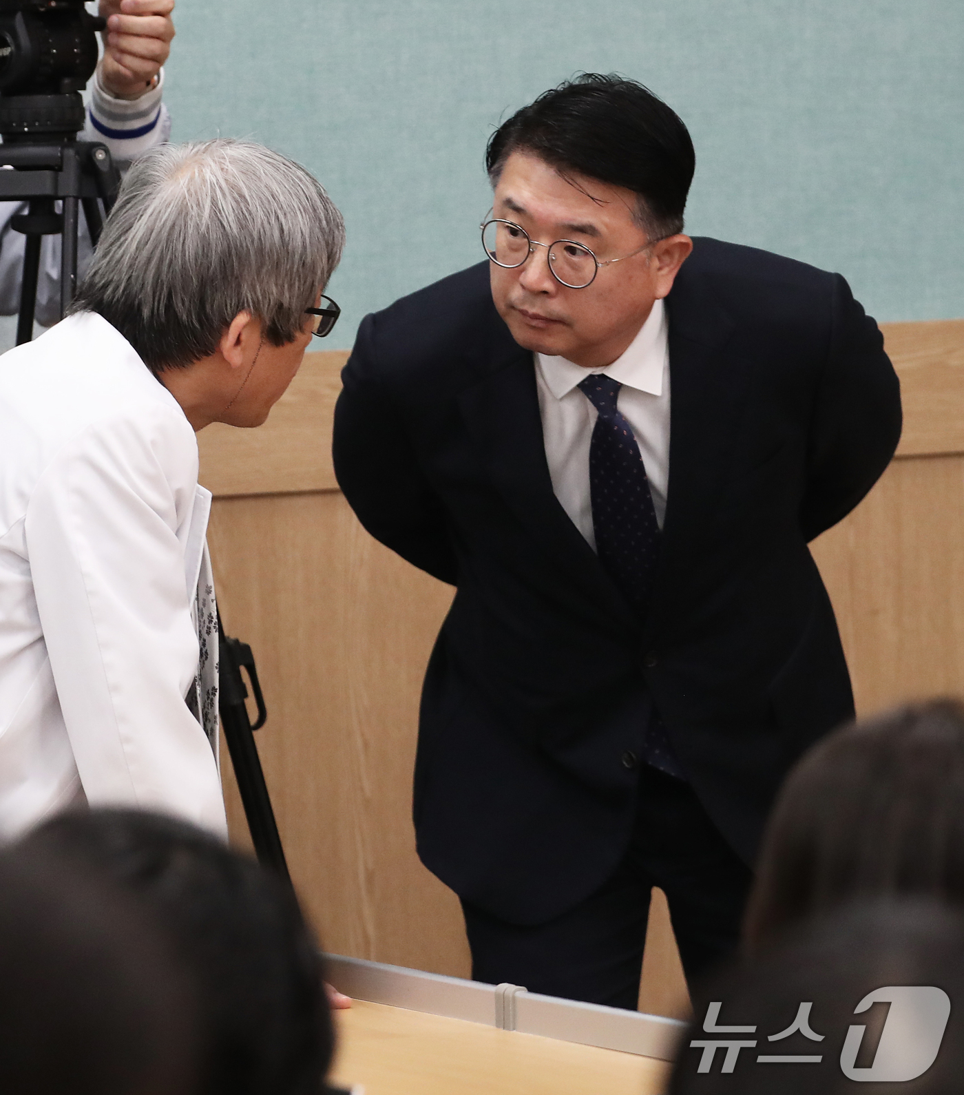 (서울=뉴스1) 오대일 기자 = 장상윤 대통령실 사회수석이 10일 서울 종로구 서울대학교 의과대학 융합관에서 열린 서울의대 교수 비대위·보건복지부 주최 ‘의료개혁, 어디로 가는가‘ …