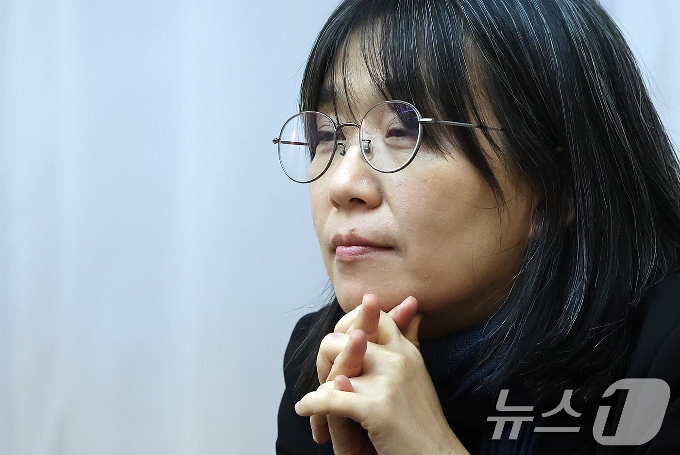 본문 이미지 - 스웨덴 한림원은 10일&#40;현지시간&#41; 한국인 소설가 한강을 노벨 문학상 수상자로 선정했다. 한국 작가 가운데 노벨 문학상 수상은 한강이 처음이다. 사진은 작년 11월14일 열린 한강 작가 장편소설 ‘작별하지 않는다’ 프랑스 메디치 외국문학상 수상 기념 기자간담회 모습. &#40;뉴스1DB&#41;2024.10.10/뉴스1