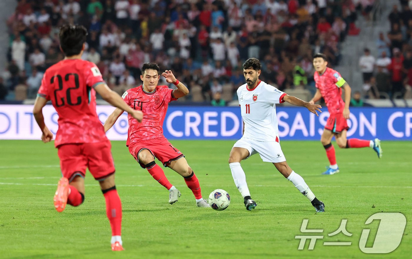 10일&#40;현지시간&#41; 요르단 암만 국제경기장에서 열린 2026 국제축구연맹&#40;FIFA&#41; 북중미 월드컵 아시아 3차 예선 B조 3차전 대한민국과 요르단의 경기, 대한민국 조유민이 요르단 야잔 알나이마트를 수비하고 있다. 2024.10.11/뉴스1 ⓒ News1 김도우 기자