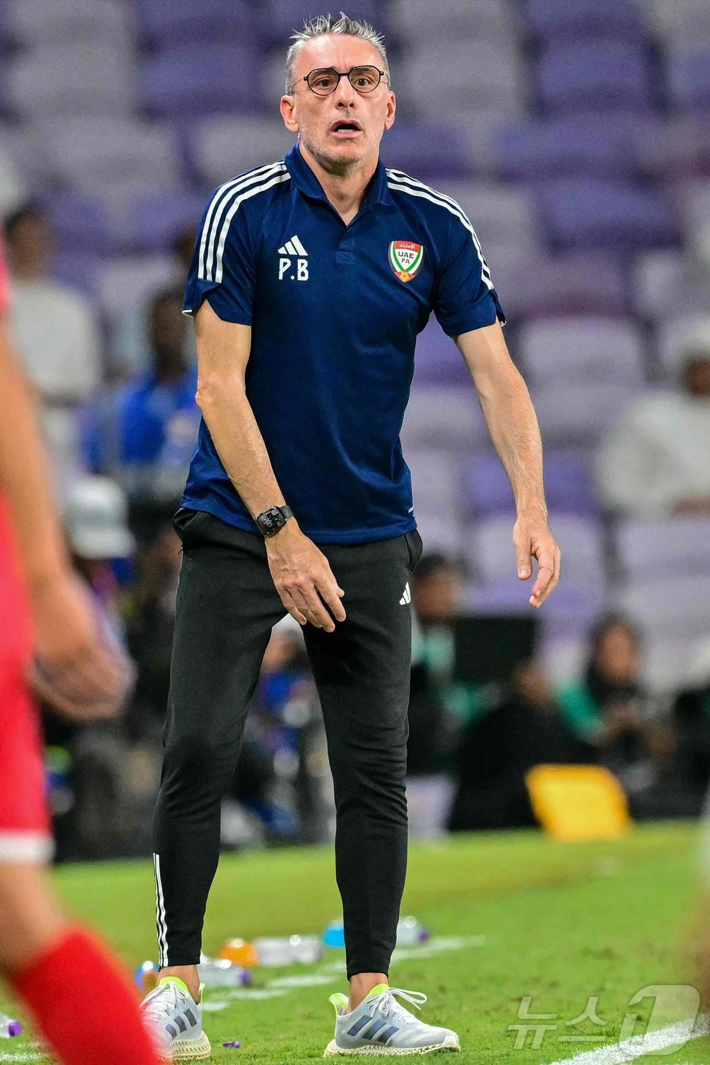본문 이미지 - UAE 축구 대표팀을 이끄는 파울루 벤투 감독. ⓒ AFP=뉴스1