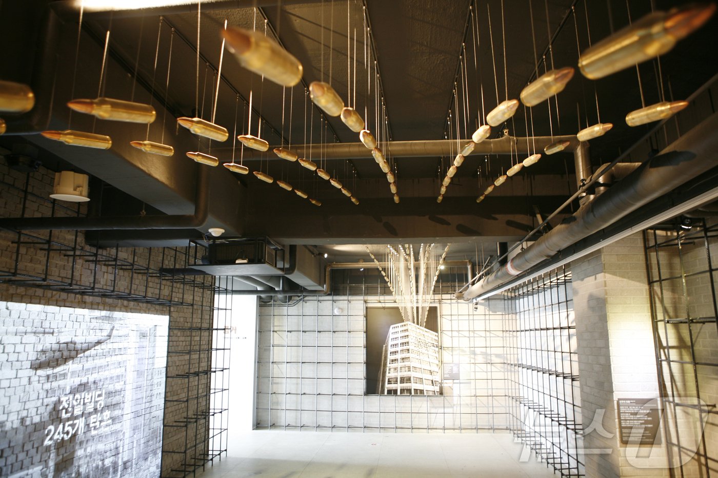 본문 이미지 - 19800518 헬기사격 관련 영상과 전시 작품들(한국관광공사 제공)