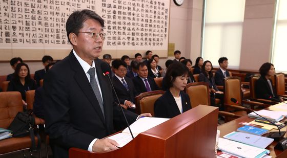 [국감]업무보고하는 김정원 헌재 사무처장