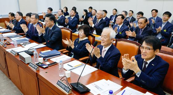 [국감]'한강 노벨문학상 수상 축하'