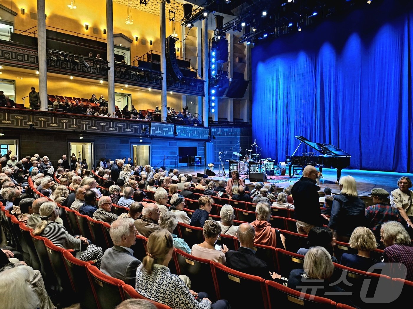 본문 이미지 - 스웨덴 스톡홀름 콘서트홀. 이 공연장은 매년 12월 노벨상 시상식장으로 바뀐다. ⓒ 뉴스1 황덕현 기자