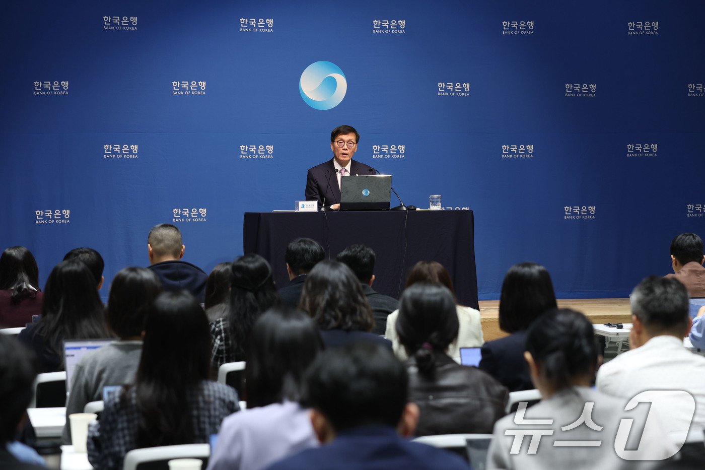 이창용 한국은행 총재가 11일 서울 중구 한국은행에서 금융통화위원회 기준금리 결정에 관한 기자간담회를 갖고 있다. 2024.10.11/뉴스1 ⓒ News1 사진공동취재단