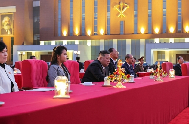 국정원 "김정은, 김주애 후계 내정 단계…의전서열 2위 부각"(종합)