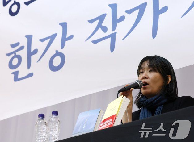 "채식주의자 유해도서 사실 아냐" 경기교육청, 한 학교서 자체 폐기