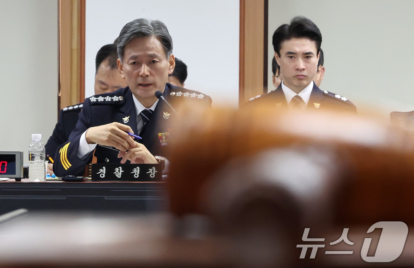 본문 이미지 - 조지호 경찰청장이 11일 서울 서대문구 경찰청에서 열린 국회 행정안전위원회의 경찰청에 대한 국정감사에서 의원 질의에 답하고 있다. 2024.10.11/뉴스1 ⓒ News1 이동해 기자