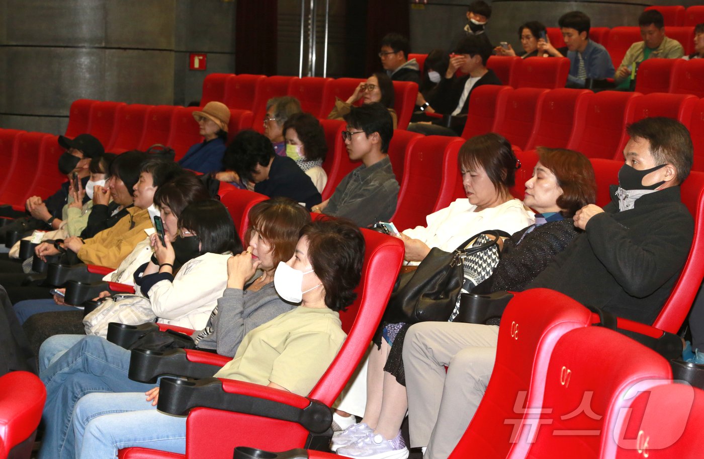 본문 이미지 -  영화 '미나리'의 배리어 프리 버전 상영회가 지난 8일 서울 종로구 씨네큐브에서 열렸다. 씨네큐브 제공.