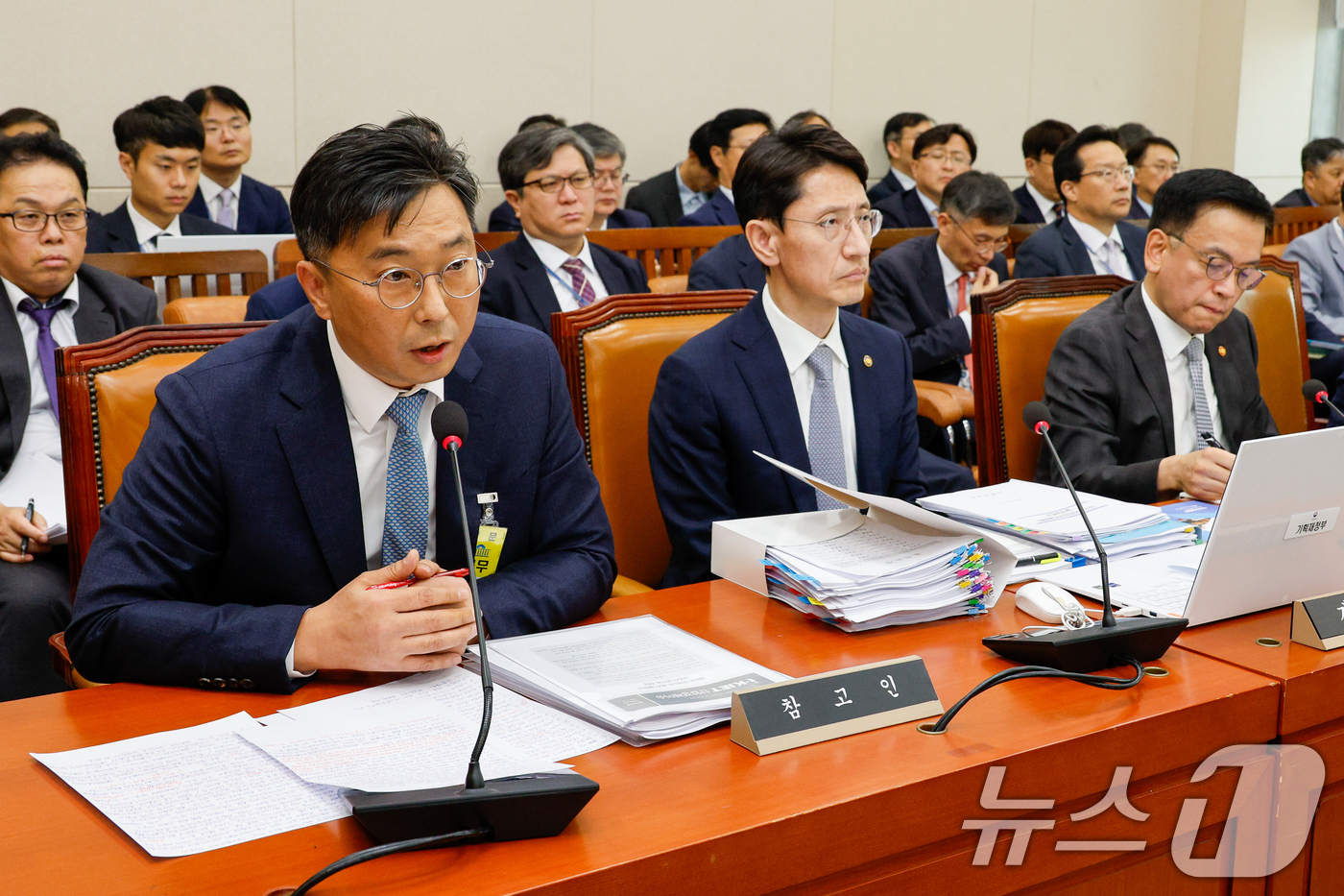 (서울=뉴스1) 안은나 기자 = 유호림 강남대 세무학과 교수가 11일 오후 서울 여의도 국회 기획재정위원회에서 열린 기획재정부 국정감사에 참고인 신분으로 출석해 차규근 조국혁신당 …