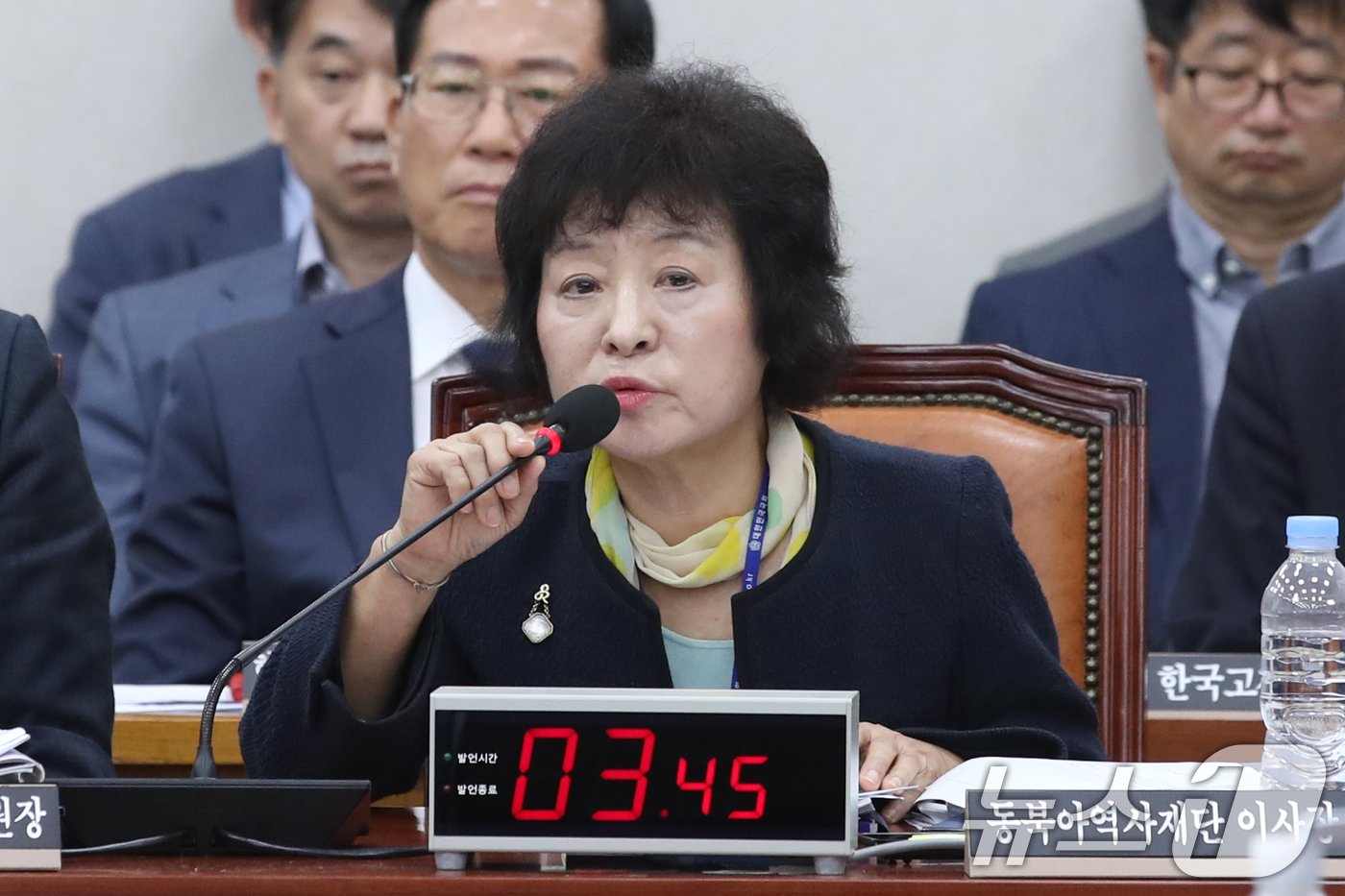 본문 이미지 - 박지향 동북아역사재단 이사장이 11일 오후 서울 여의도 국회에서 열린 교육위원회의 한국교육학술정보원·한국고전번역원 등에 대한 국정감사에 출석해 의원 질의에 답하고 있다. 2024.10.11/뉴스1 ⓒ News1 이광호 기자