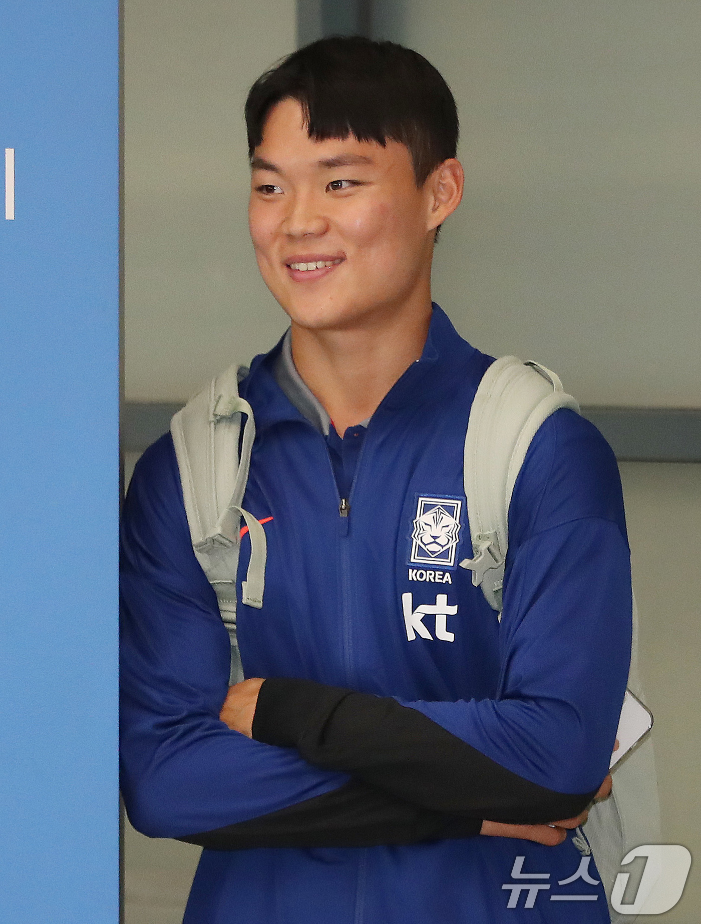 (인천공항=뉴스1) 임세영 기자 = 대한민국 축구대표팀 오현규가 11일 오후 인천국제공항을 통해 귀국하고 있다.대한민국 축구대표팀은 지난 10일(현지시간) 요르단 암만 국제경기장에 …