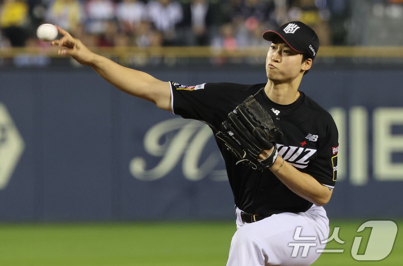 본문 이미지 - KT 위즈에서 한화 이글스로 팀을 옮긴 엄상백. /뉴스1 DB ⓒ News1 장수영 기자