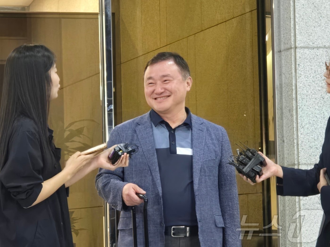 본문 이미지 - 노태문 삼성전자 모바일경험&#40;MX&#41; 사업부장이 11일 서울김포비즈니스항공센터&#40;SGBAC&#41;에서 기자들의 질문에 답하고 있다. 2024. 10. 11/뉴스1 ⓒ News1 한재준 기자