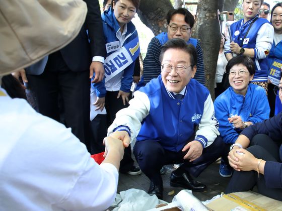 이재명 "대한민국 운명에 관한 선거…2차 심판해야"…부산·강화 총력전