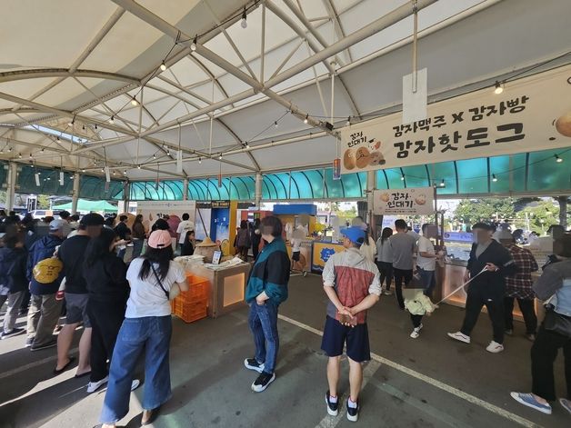 맑은 날씨 속 축제장으로 변한 강원도…곳곳마다 관광객들 '북적'