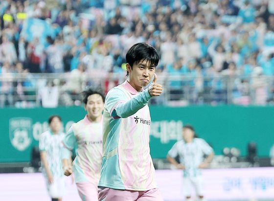 3만5000명 찾아온 축구 축제…팀 기성용, 팀 히어로 제압