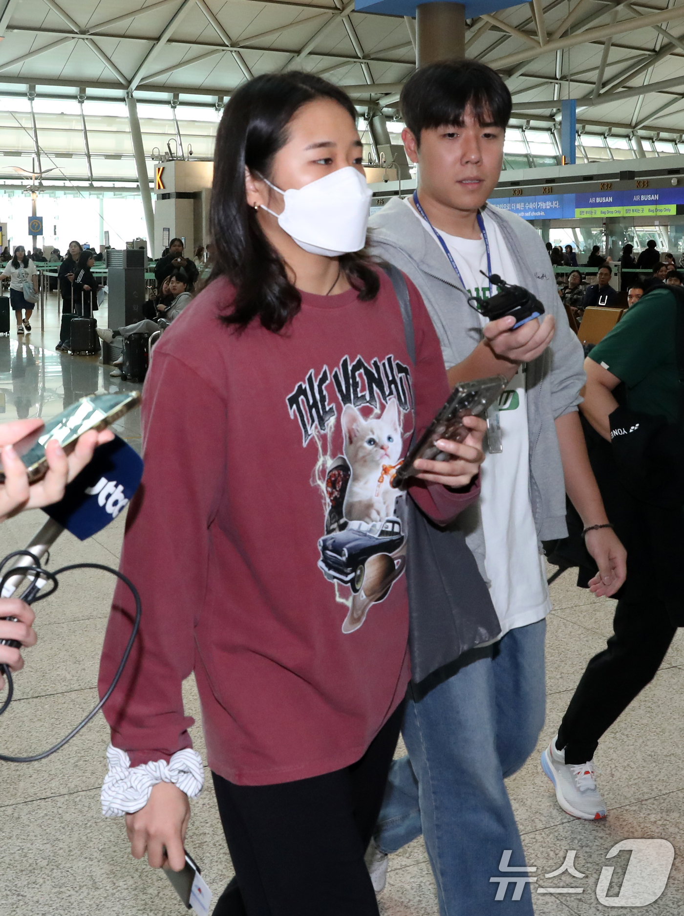 (인천공항=뉴스1) 이승배 기자 = 대한민국 배드민턴 대표팀 안세영이 13일 오전 덴마크 오픈 배드민턴 경기 참가를 위해 출국하고 있다. 2024.10.13/뉴스1