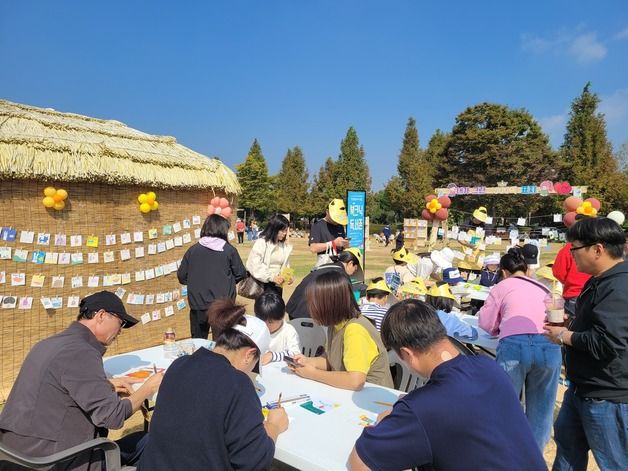 '노벨문학상' 한강 작가 열풍에 경기도 독서 축제 '북새통'