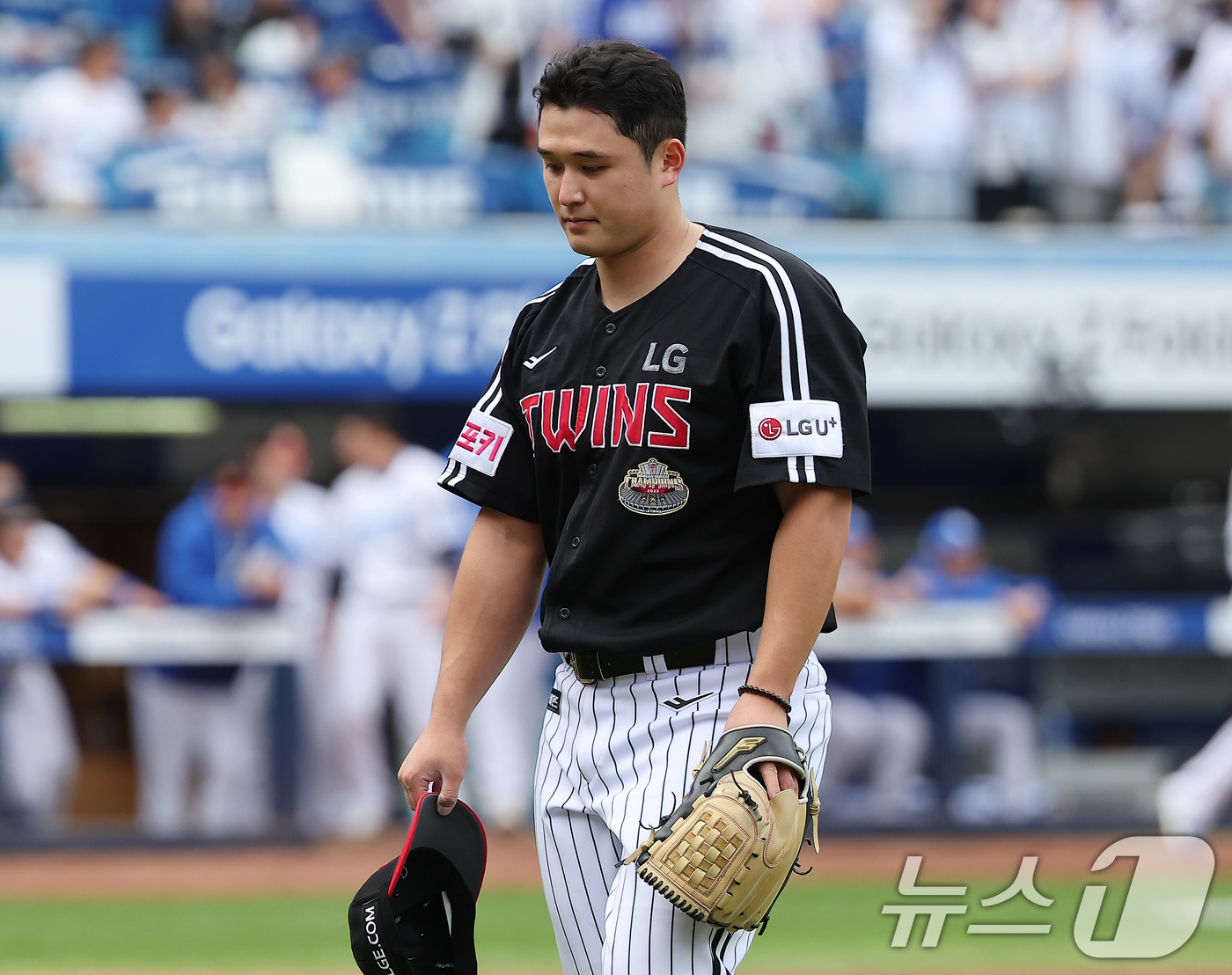 (대구=뉴스1) 김진환 기자 = 13일 오후 대구 삼성라이온즈파크에서 열린 프로야구 '2024 신한 SOL 뱅크 KBO 포스트시즌' 플레이오프 1차전 LG 트윈스와 삼성 라이온즈의 …