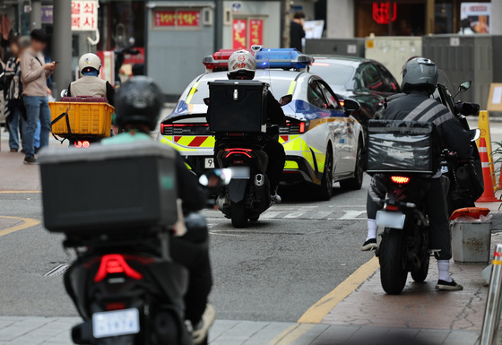 후진하는 화물차 노리고 '쿵'…고의사고 33건 낸 배달라이더 '적발'