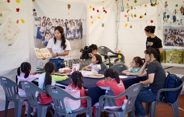 '가을 책 틈 사이로' 전주독서대전 마무리…4만명 책에 빠졌다