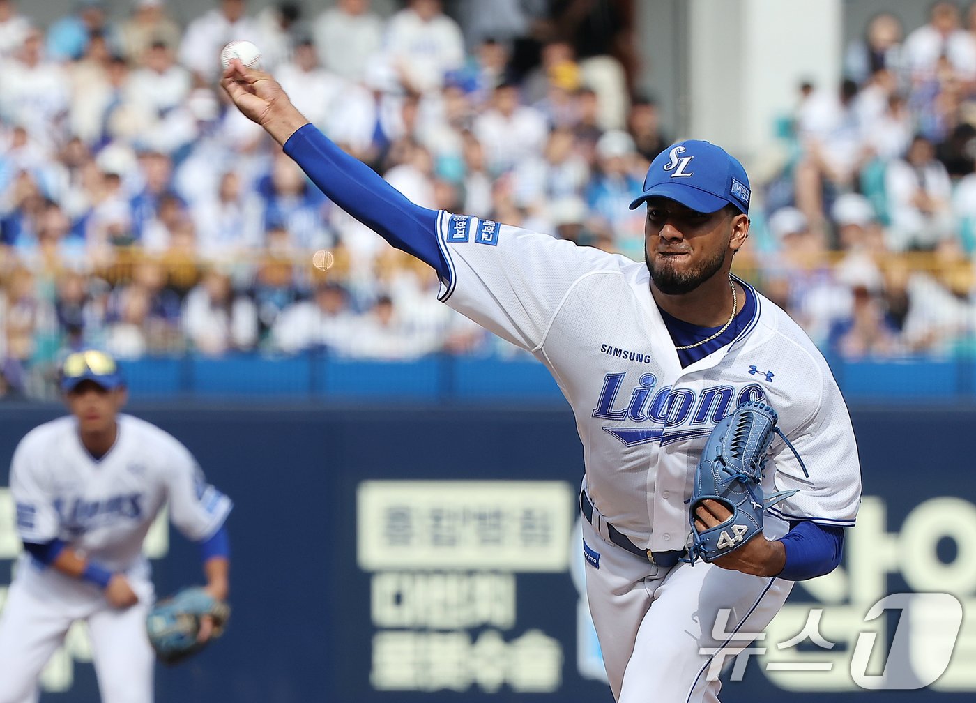 13일 오후 대구 삼성라이온즈파크에서 열린 프로야구 &#39;2024 신한 SOL 뱅크 KBO 포스트시즌&#39; 플레이오프 1차전 LG 트윈스와 삼성 라이온즈의 경기, 삼성 투수 레예스. 2024.10.13/뉴스1 ⓒ News1 김진환 기자