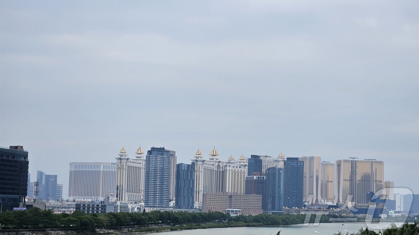 본문 이미지 -  헝친 지구에서 바라본 마카오 모습. ⓒ News1 정은지 특파원 