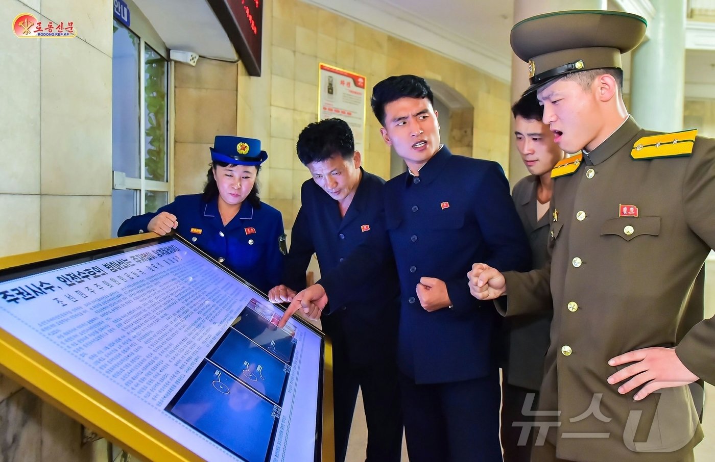 본문 이미지 - (평양 노동신문=뉴스1) = 북한 노동당 기관지 노동신문은 14일 '한국 무인기 침범 사건'과 관련해 지난 12일 외무성이 '중대 성명'을 발표했다는 소식을 접한 온 나라가 '보복 열기'로 끓는다고 보도했다. [국내에서만 사용가능. 재배포 금지. DB 금지. For Use Only in the Republic of Korea. Redistribution Prohibited] rodongphoto@news1.kr