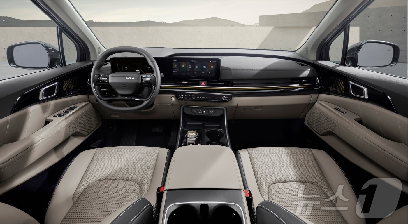 본문 이미지 - &#39;The&#40;더&#41; 2025 카니발&#39;의 내부 모습&#40;기아 제공&#41;. 2024.10.14.