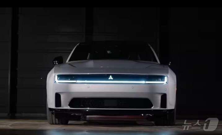 본문 이미지 - 스텔란티스그룹 산하 닷지가 올해 말 출시하는 '차저' 전기차 모델 모습(닷지 홈페이지 갈무리). 2024.10.14.
