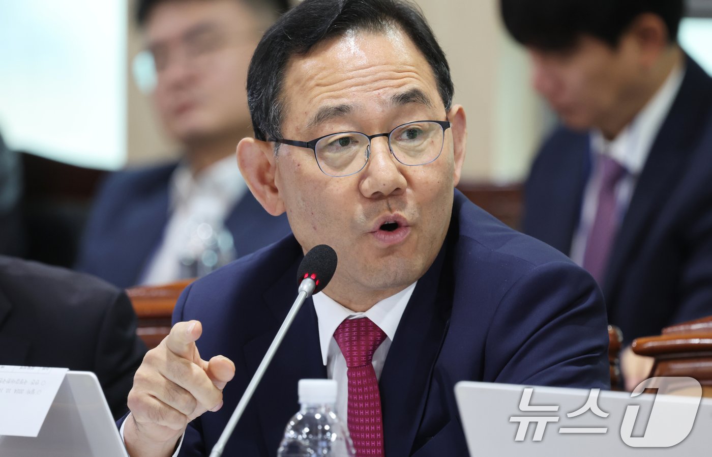 본문 이미지 - 주호영 국민의힘 의원이 14일 전남 나주빛가람혁신도시 한국전력공사 본사에서 열린 산업통산자원중소벤처기업위원회 국정감사에서 질의하고 있다. 2024.10.14/뉴스1 ⓒ News1 김태성 기자