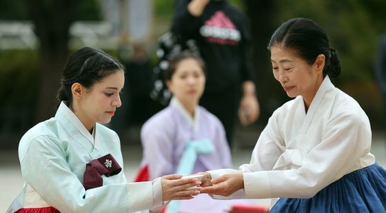 '한국의 성년식은 이렇게'