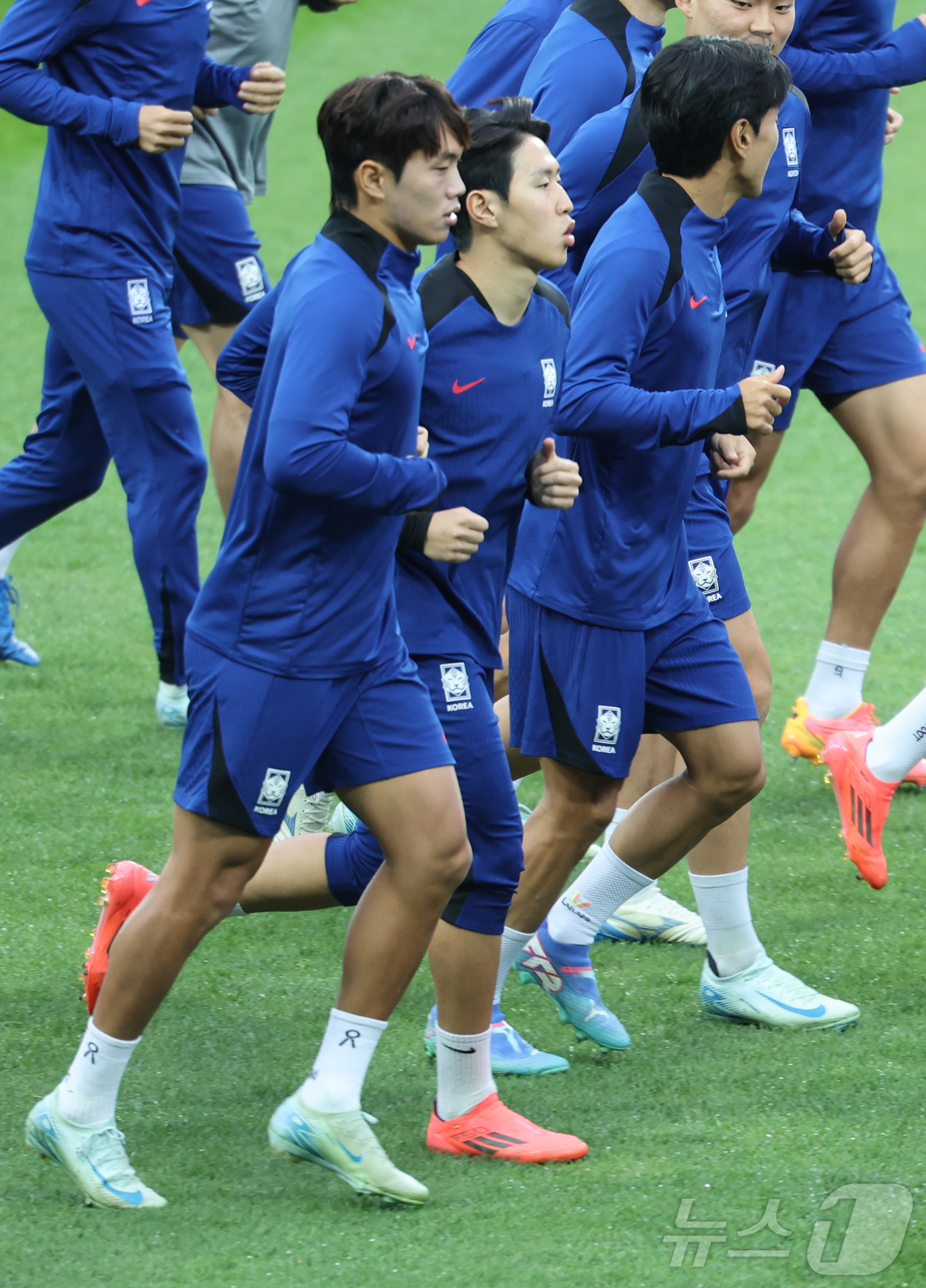 (용인=뉴스1) 이재명 기자 = 대한민국 축구대표팀 이강인이 14일 오후 경기도 용인시 처인구 용인미르스타디움에서 2026 국제축구연맹(FIFA) 북중미 월드컵 아시아 3차 예선 …