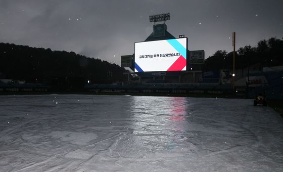 '우천순연'에 LG도 삼성도 옅은 미소…양 팀 손익 계산은?[PO2]