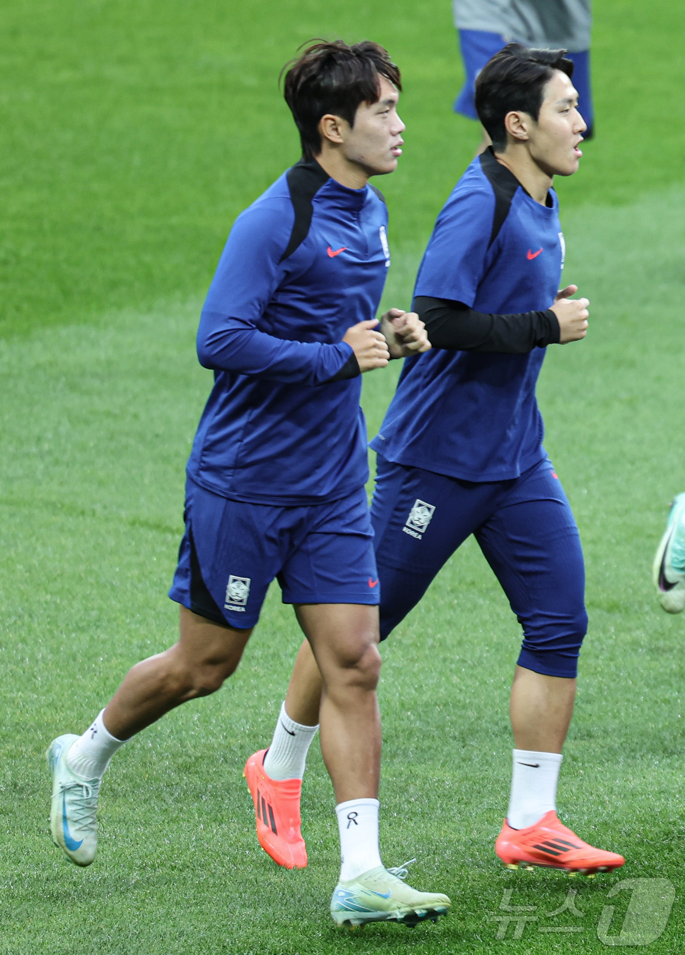 (용인=뉴스1) 이재명 기자 = 대한민국 축구대표팀 이강인이 14일 오후 경기도 용인시 처인구 용인미르스타디움에서 2026 국제축구연맹(FIFA) 북중미 월드컵 아시아 3차 예선 …