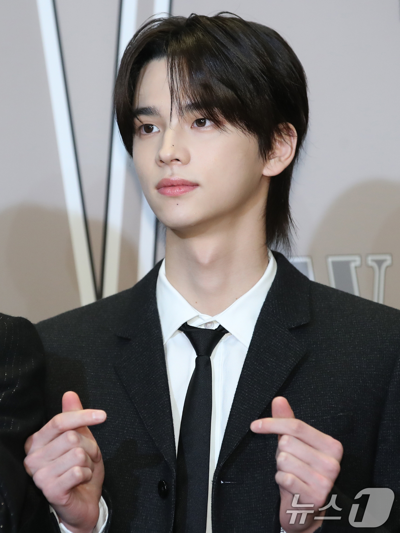 (서울=뉴스1) 권현진 기자 = 투어스 신유가 14일 서울 광화문 한 호텔에서 열린 자선행사에 참석해 포즈를 취하고 있다. 2024.10.14/뉴스1