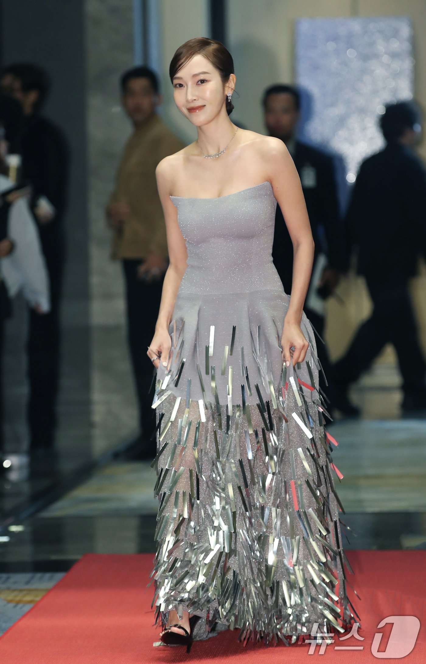 본문 이미지 - 가수 제시카가 14일 서울 광화문 한 호텔에서 열린 자선행사에 참석하고 있다. ⓒ News1 권현진 기자