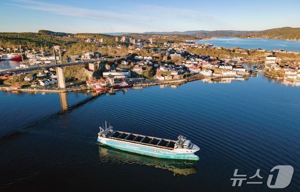 본문 이미지 - YARA 인터내셔널과 콩스버그 협력으로 반든 비료 운반 트레일러&#40;출처: www.yara.com&#41;