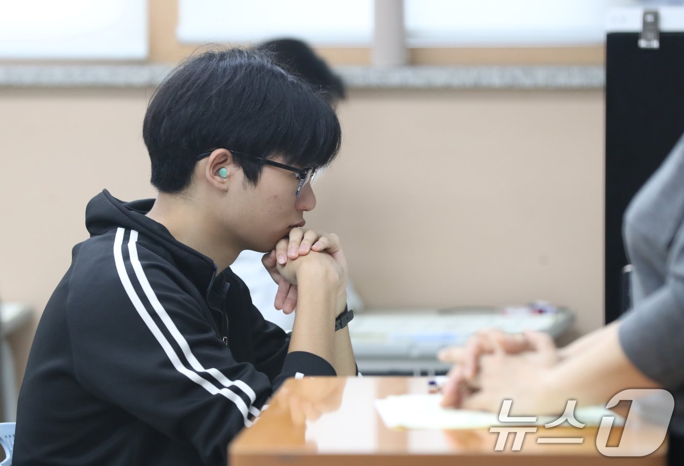 본문 이미지 - 2025학년도 대학수학능력시험을 30일 앞둔 15일 오전 경기 화성시 동탄고등학교에서 3학년 학생들이 2024년 10월 전국연합학력평가를 준비하고 있다. 2024.10.15/뉴스1 ⓒ News1 김영운 기자