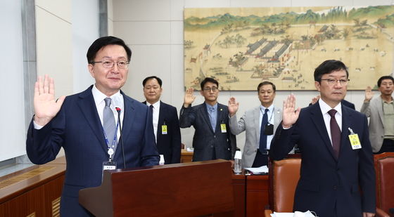 [국감]증인 선서하는 서울대총장과 서울대병원장