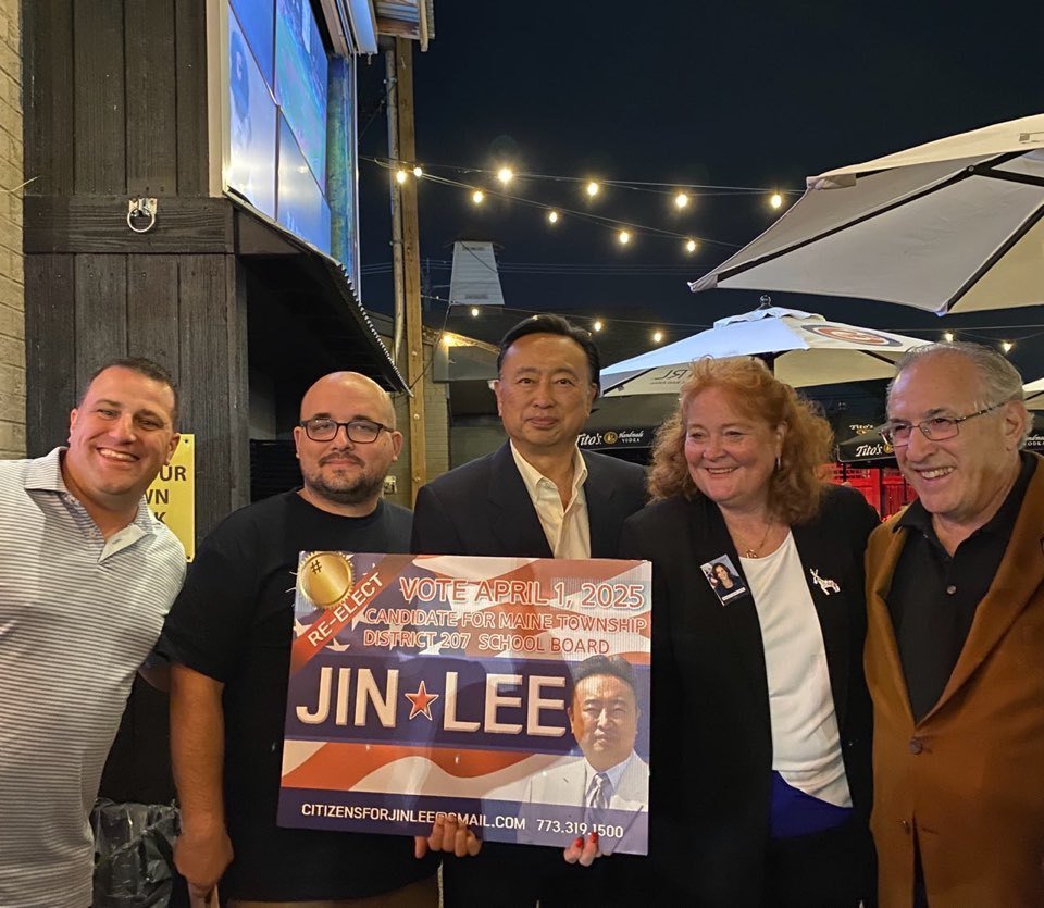 본문 이미지 - 사진 왼쪽 두번째부터 앤드류 각츠코우스키 데스플레인 시장, 이진 교육위원, 로라 머피 주상원의원, 마티 모이란 주하원의원. 2024.10.14/사진=메인타운십 민주당협의회