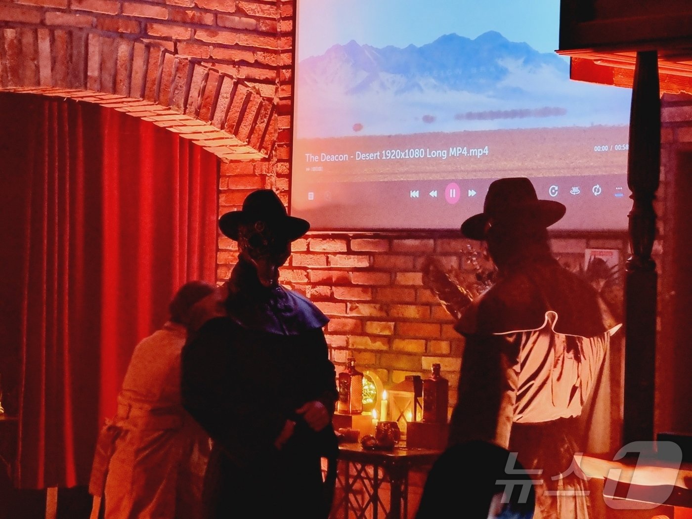 본문 이미지 - 페르노리카 코리아가 15일 서울 강남구 압구정의 한 바에서 차세대 블렌디드 스카치 위스키 &#39;더 디콘&#39; 출시 기념 기자간담회를 진행했다. ⓒ News1 이형진 기자