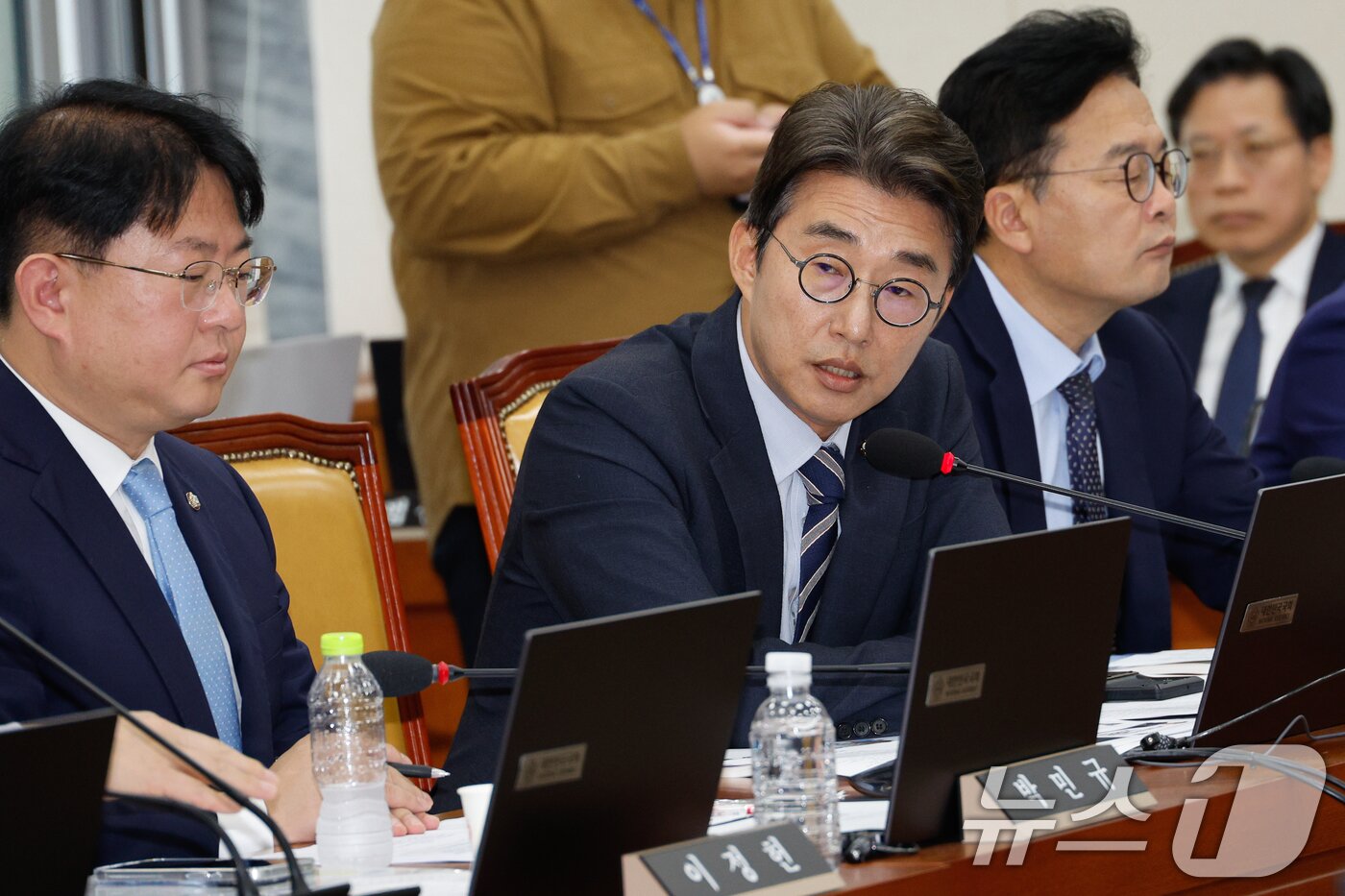 본문 이미지 - 노종면 더불어민주당 의원이 15일 오전 서울 여의도 국회 과학기술정보방송통신위원회에서 열린 방송통신위원회 국정감사에서 질의하고 있다. 2024.10.15/뉴스1 ⓒ News1 안은나 기자