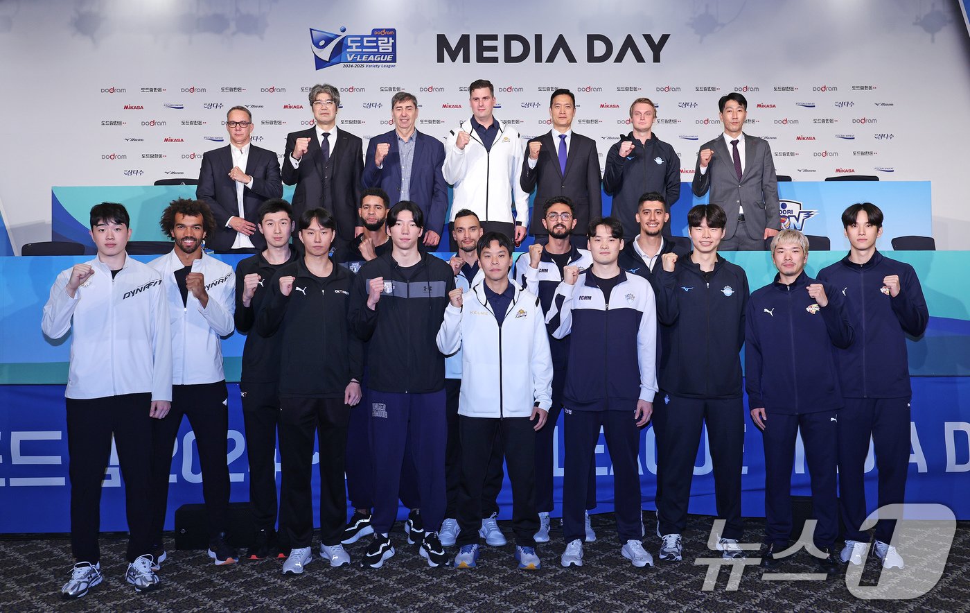 본문 이미지 - V리그 남자부 개막 미디어데이에 참가한 감독과 선수들. 2024.10.15/뉴스1 ⓒ News1 장수영 기자