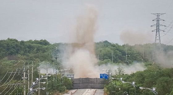 北 '경의선·동해선 남북연결도로 폭파'