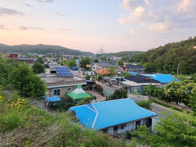 "굉장히 큰 '쿵쿵쿵' 4~5차례 들려" 北폭파에 놀란 동해안 최북단