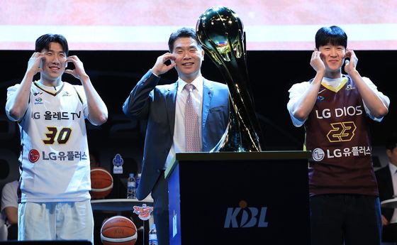 팀 맞바꾼 두경민·이관희…이적생이 바꿔놓을 판도[KBL 개막②]